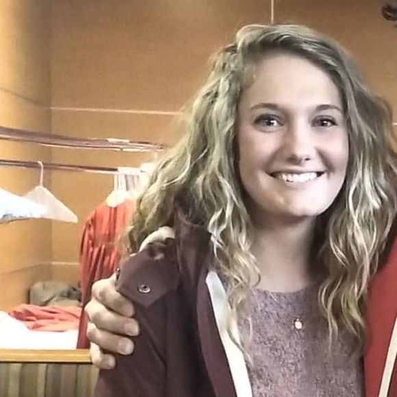 Meet your Posher, Lydia - Picture 1 of 1